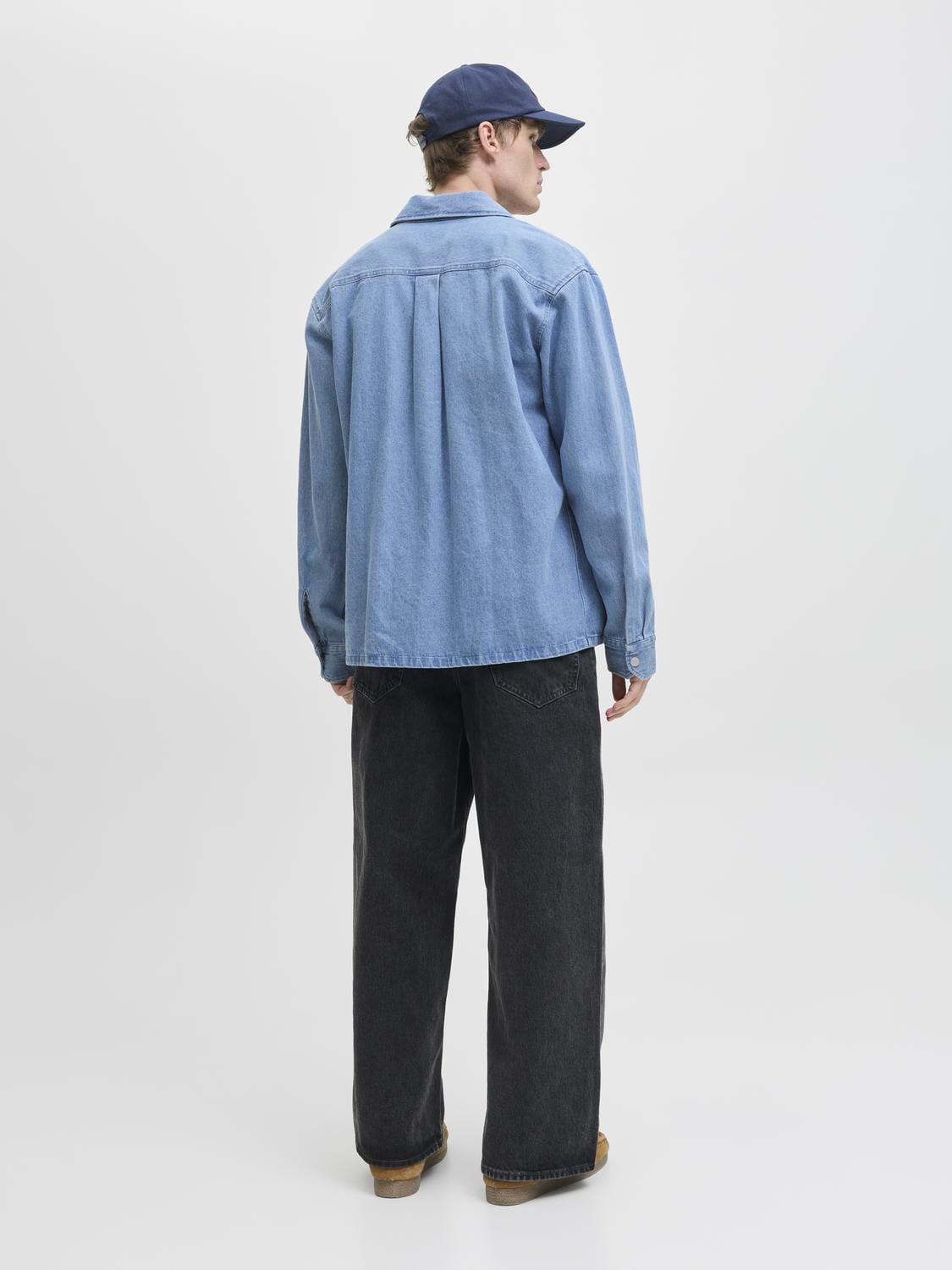 model_shot-back