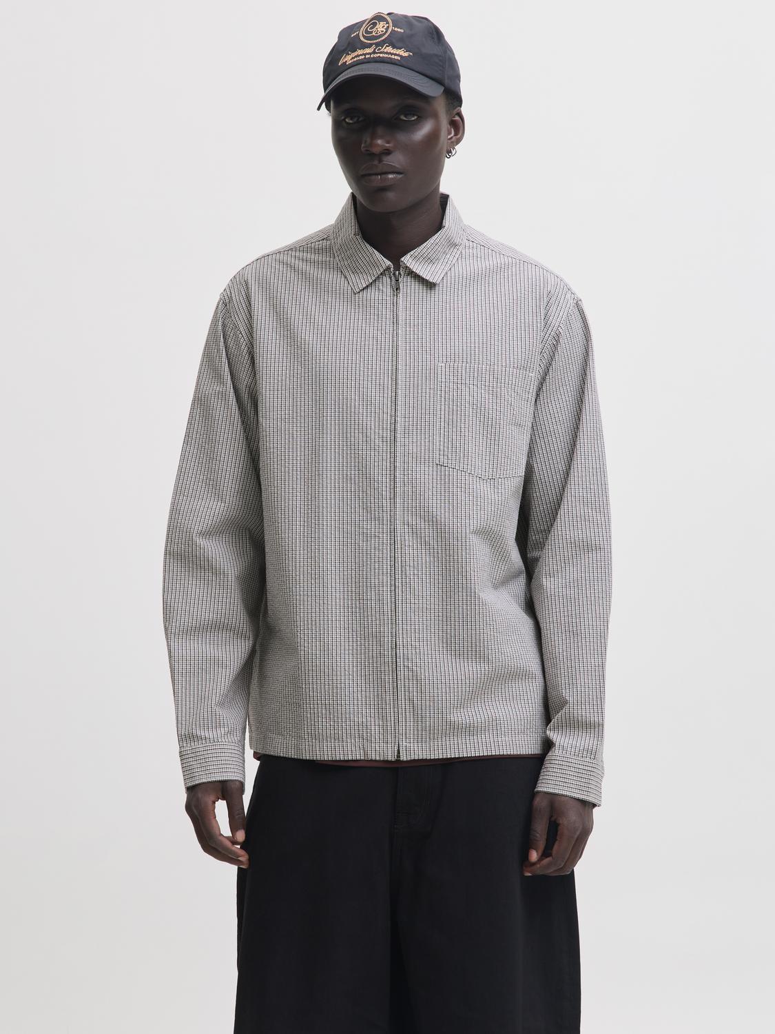 model_shot-front