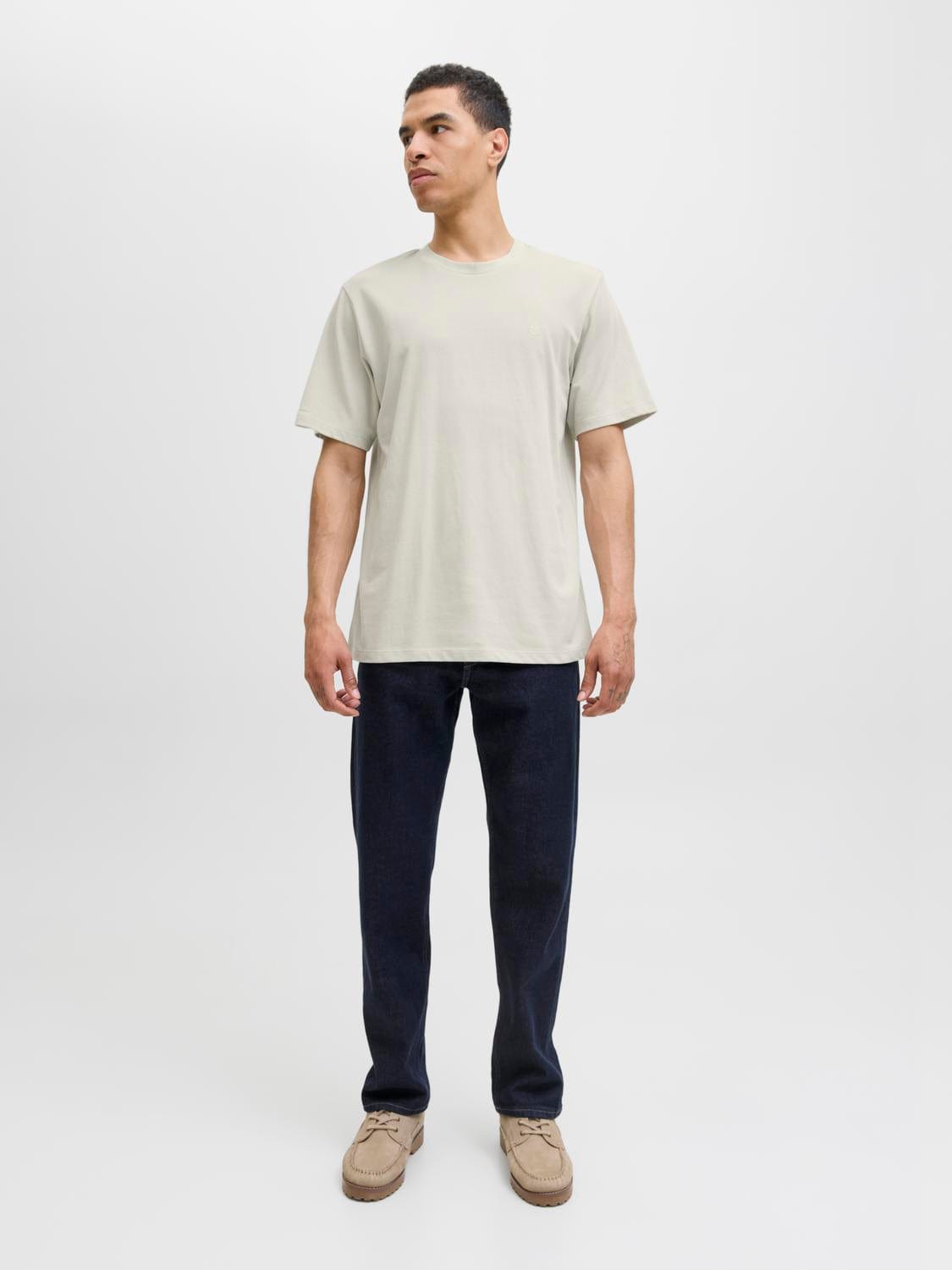 model_shot-front_full