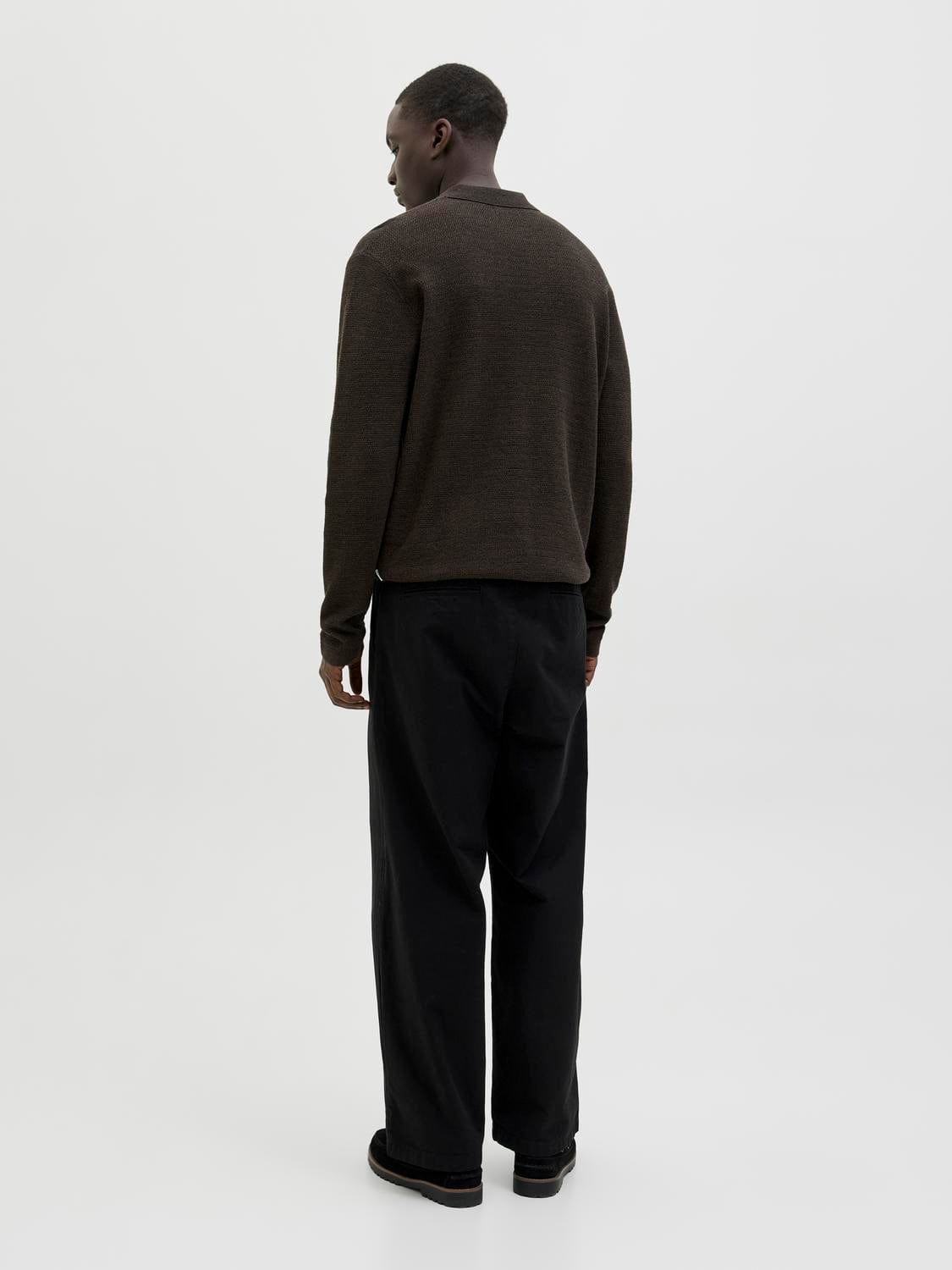 model_shot-back