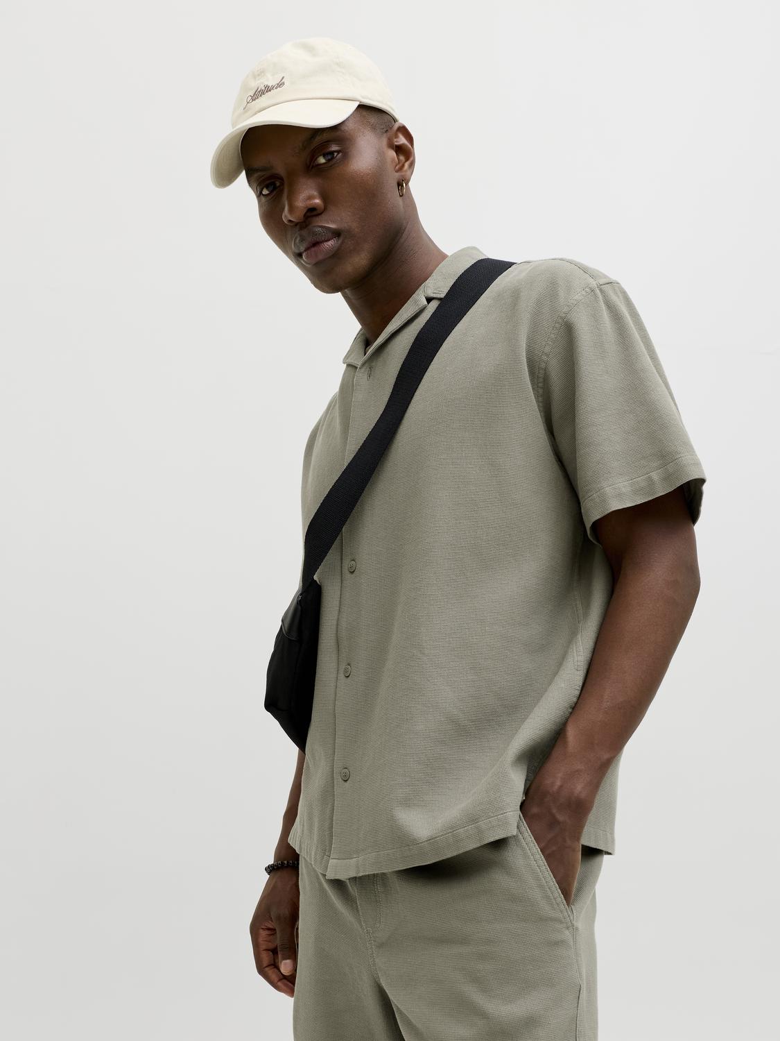 model_shot-creative