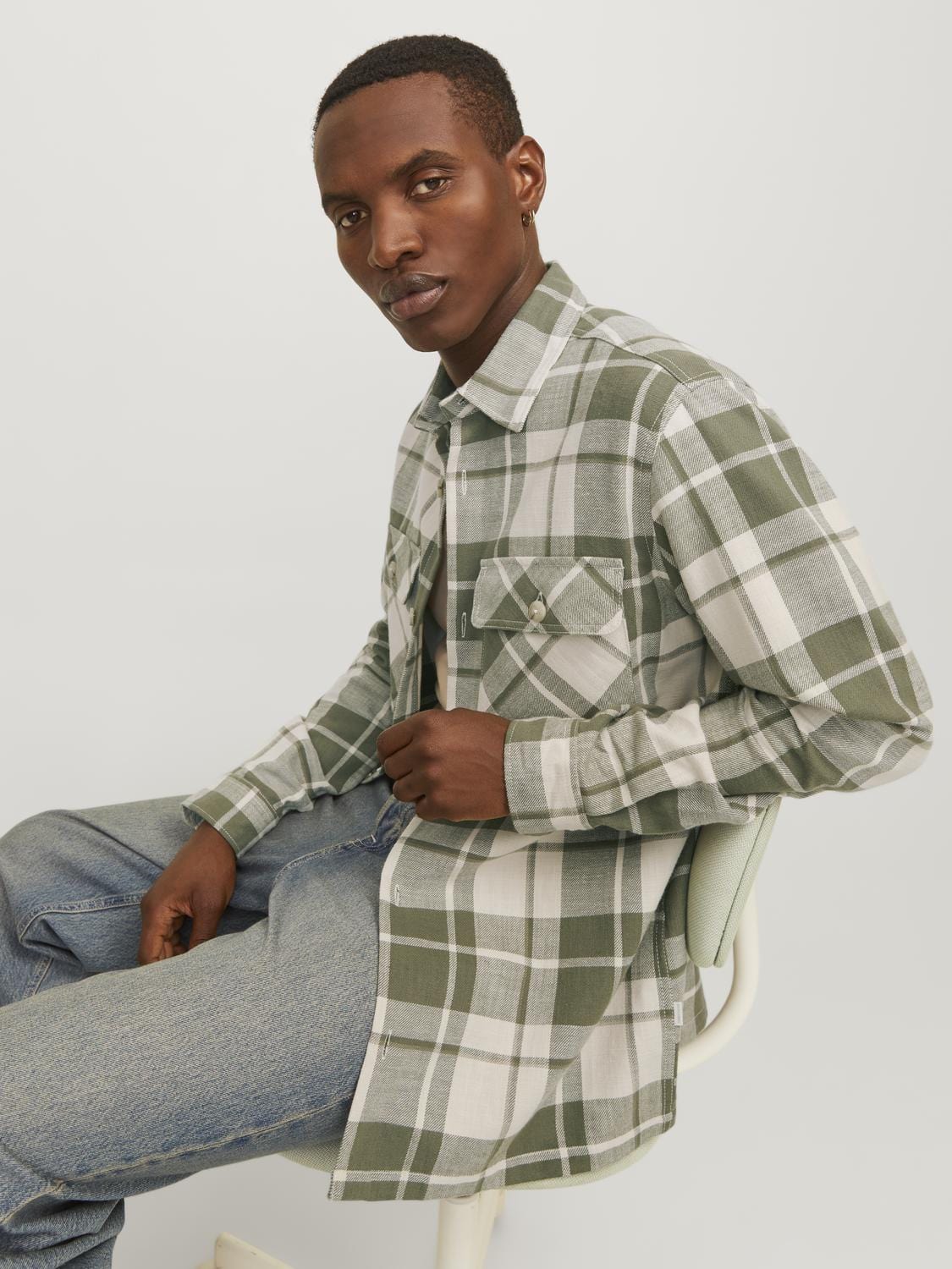 model_shot-creative