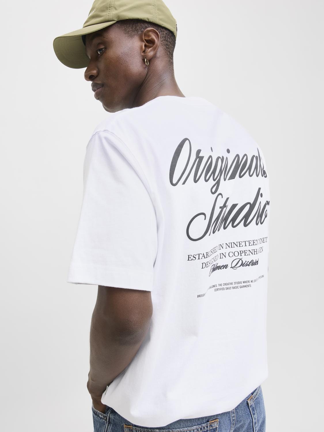 model_shot-creative