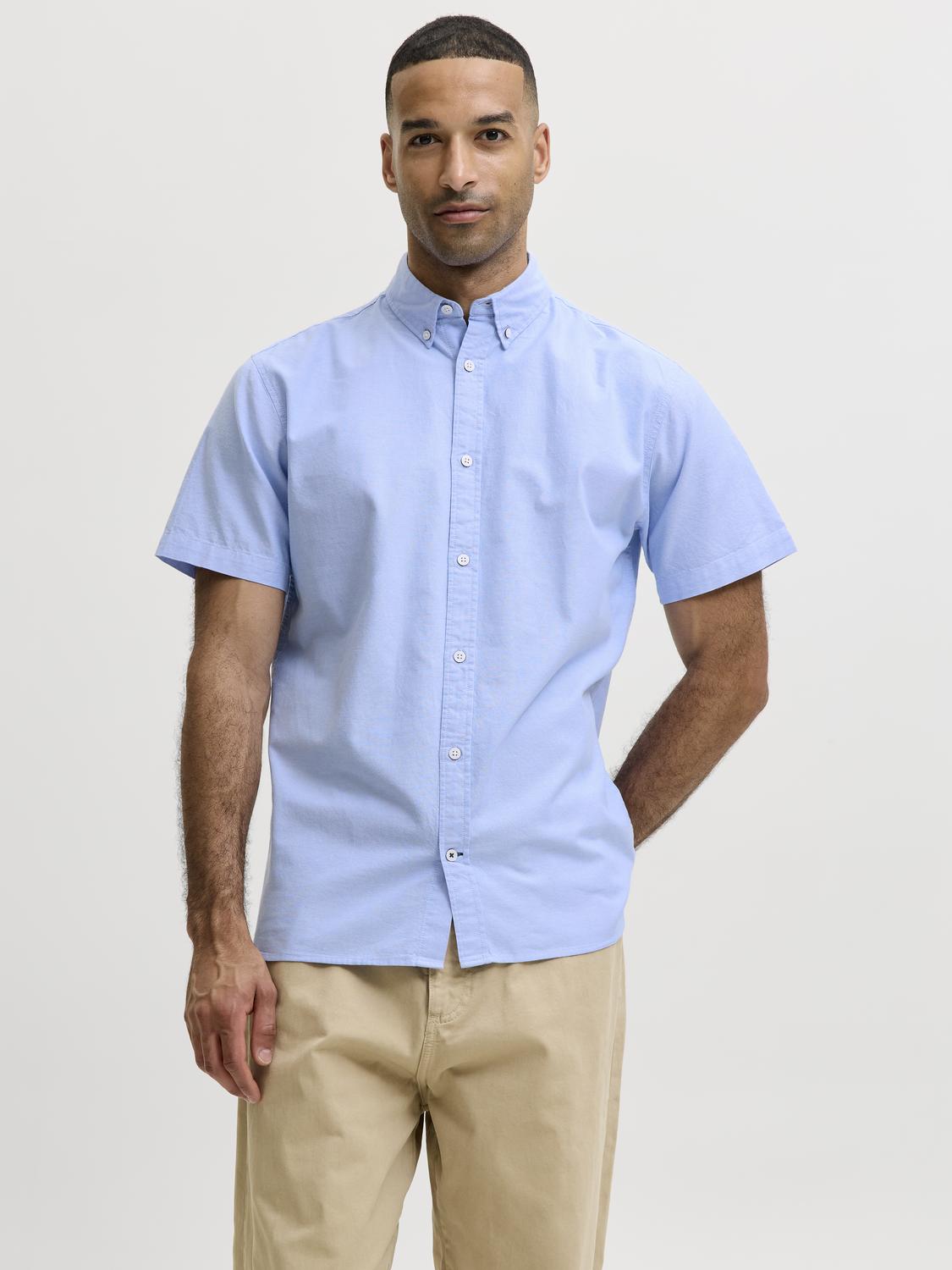 model_shot-front