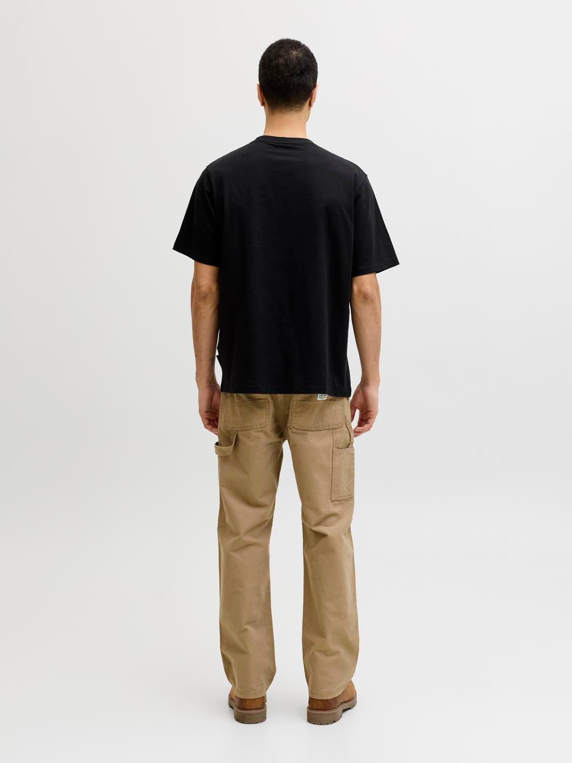 model_shot-back