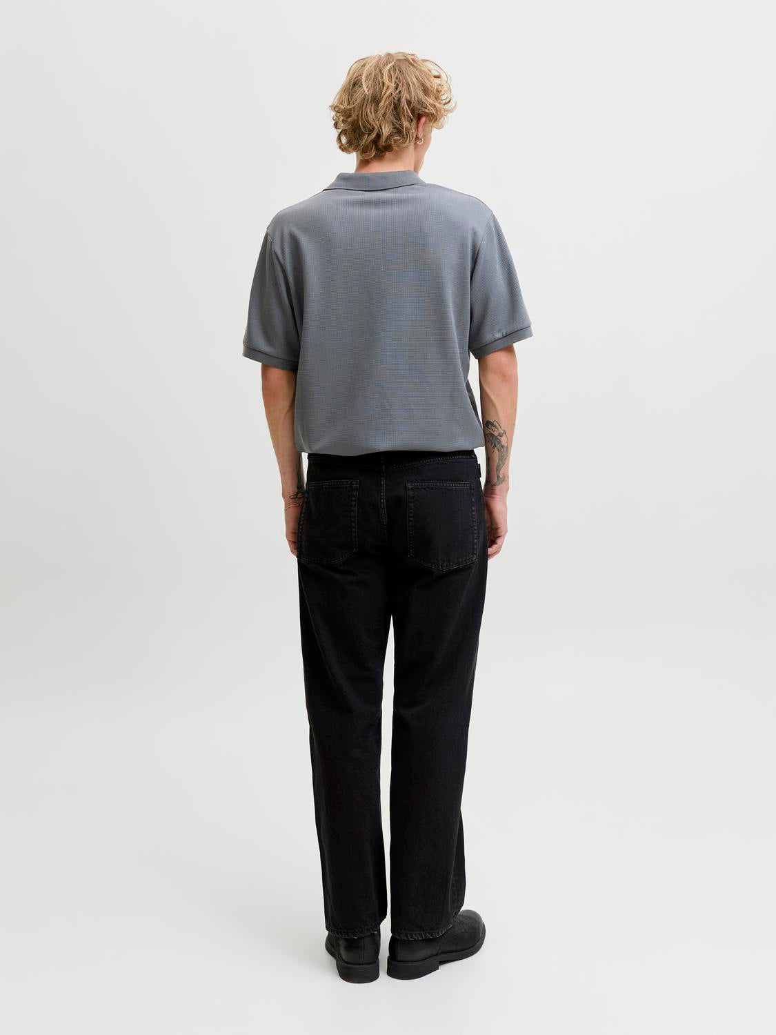 model_shot-back
