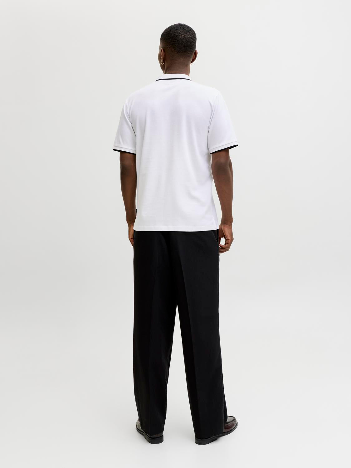 model_shot-back