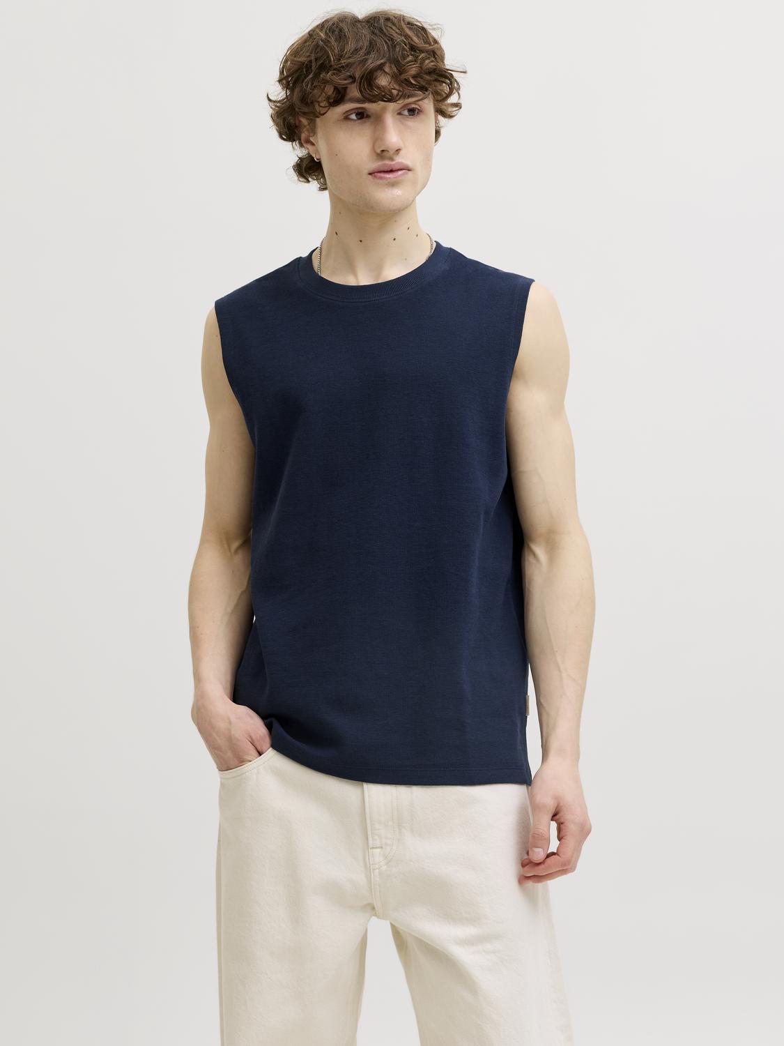 model_shot-front