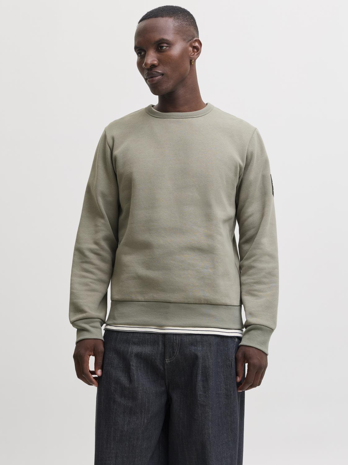 model_shot-front