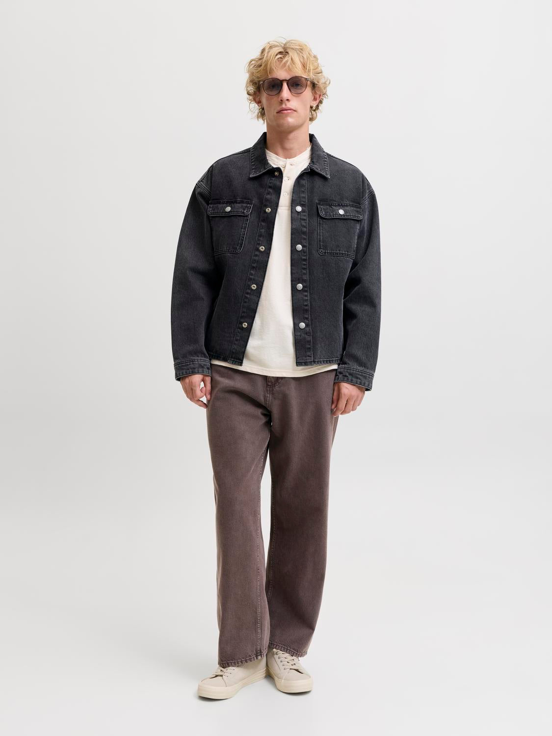 model_shot-front_full