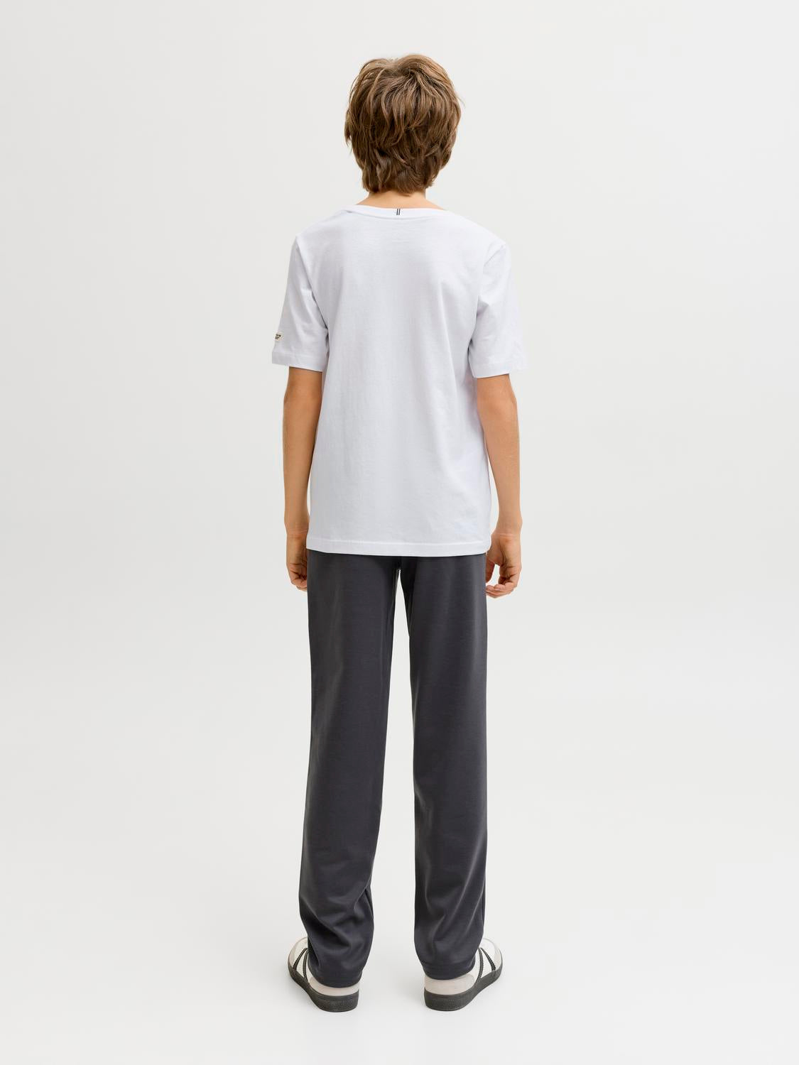 model_shot-back