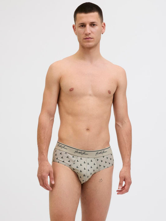 model_shot-front