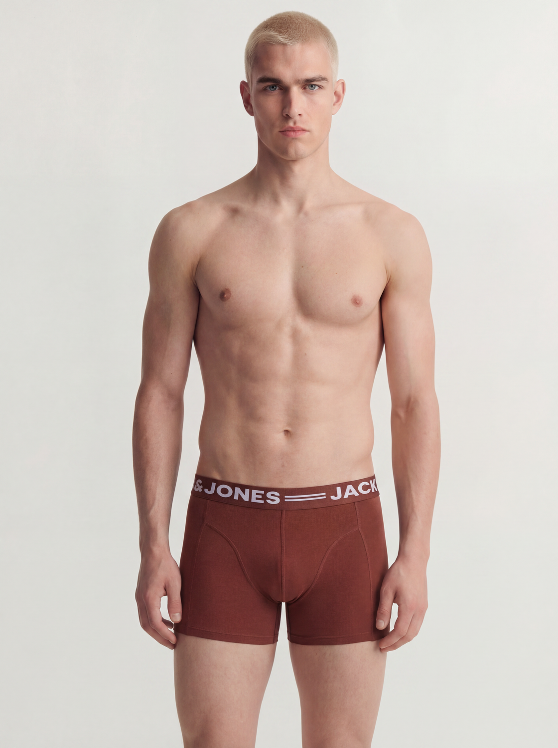 model_shot-front
