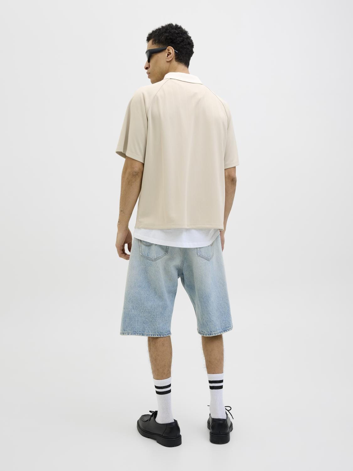 model_shot-back