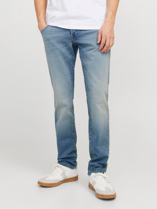 model_shot-front