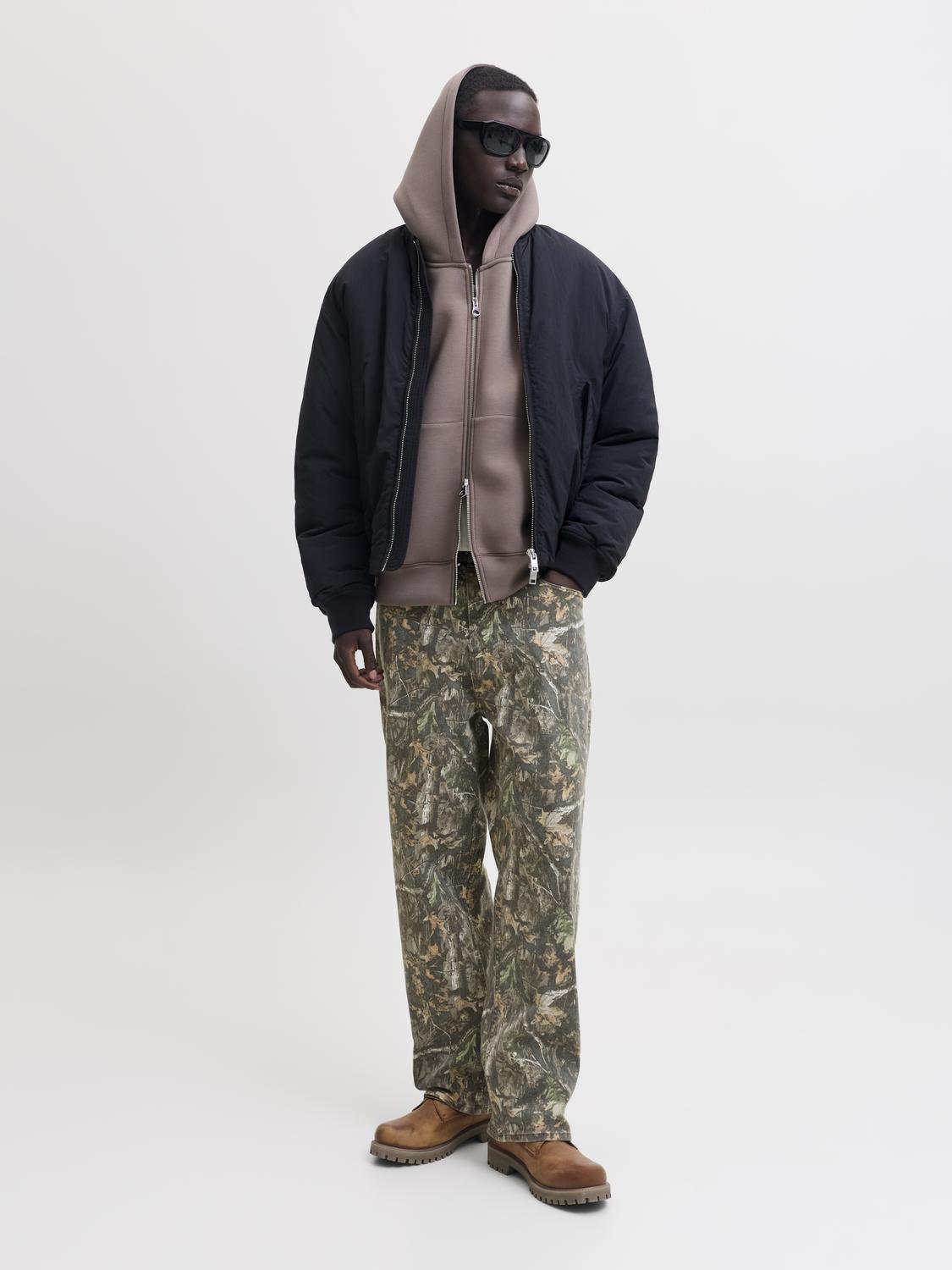 model_shot-front_full