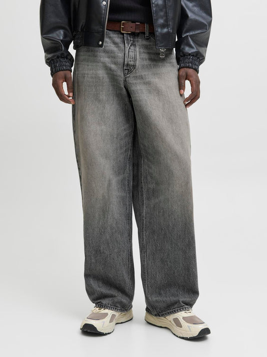 model_shot-front