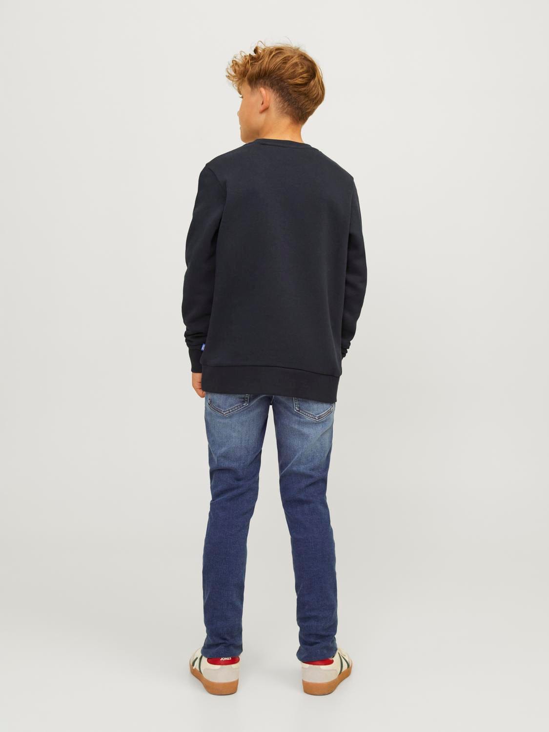model_shot-back
