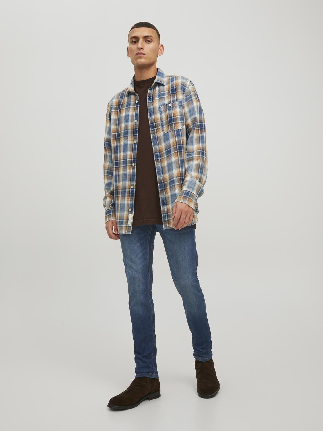 model_shot-front_full