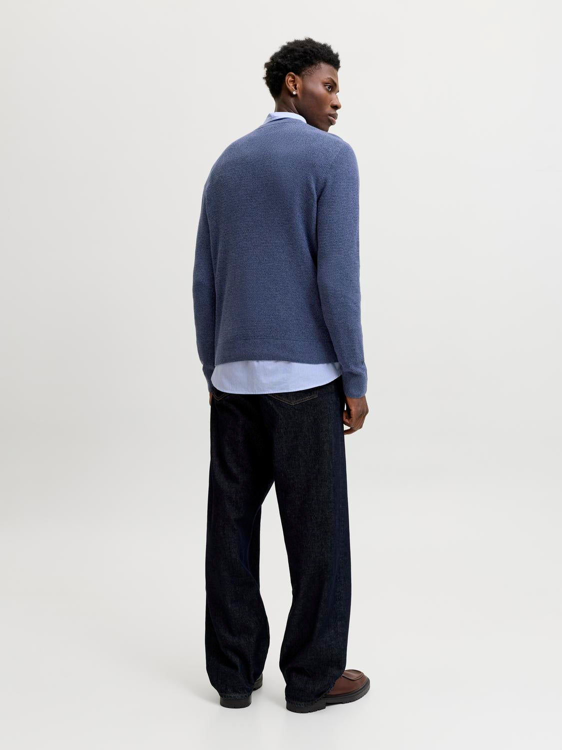 model_shot-back