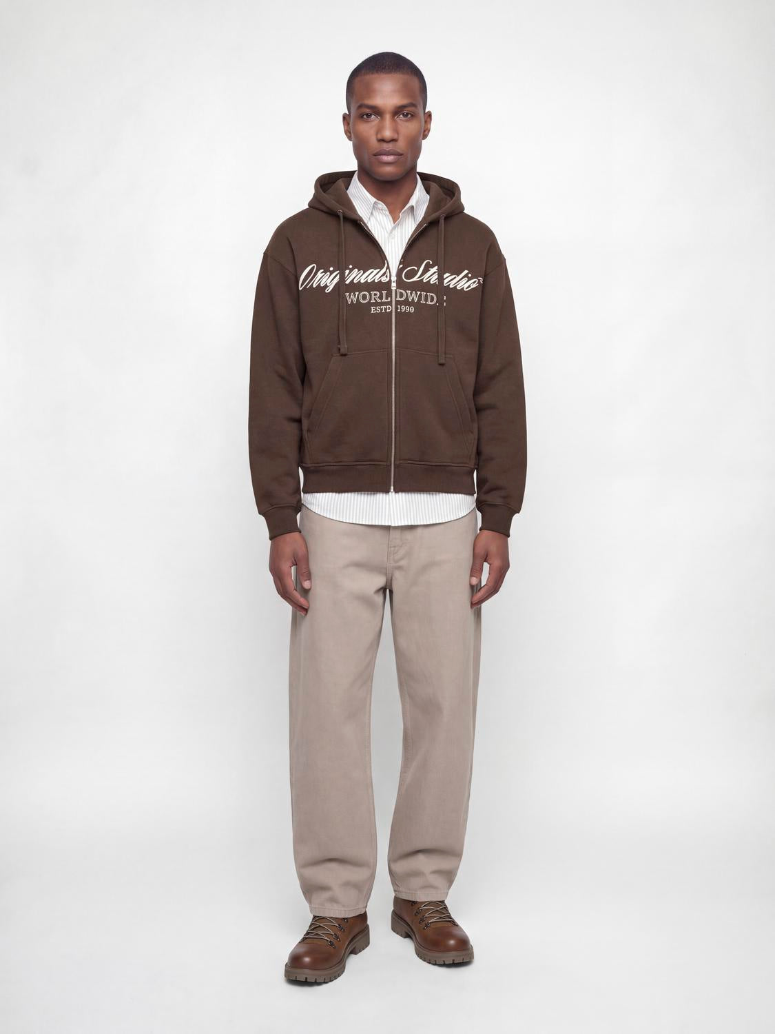 model_shot-front_full