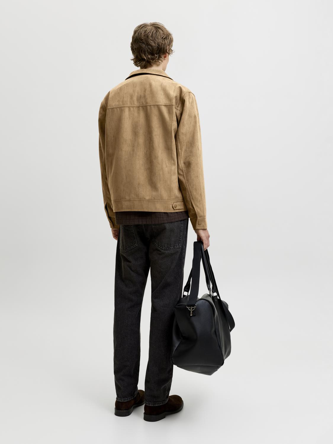 model_shot-back