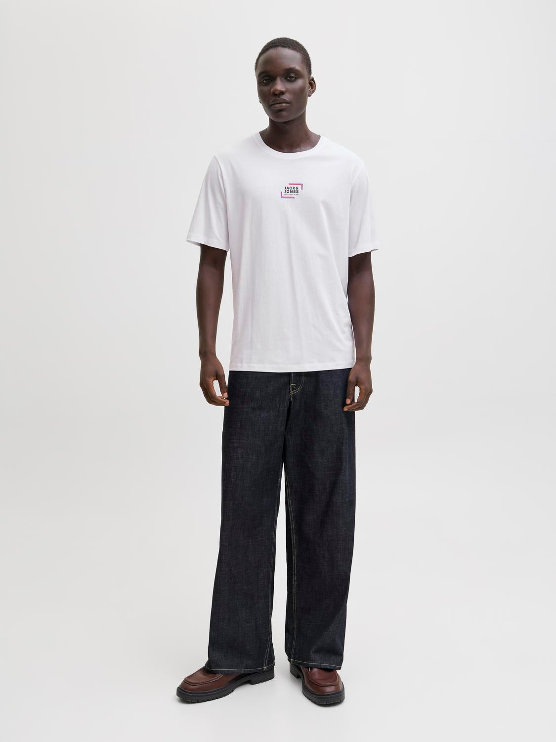 model_shot-front_full