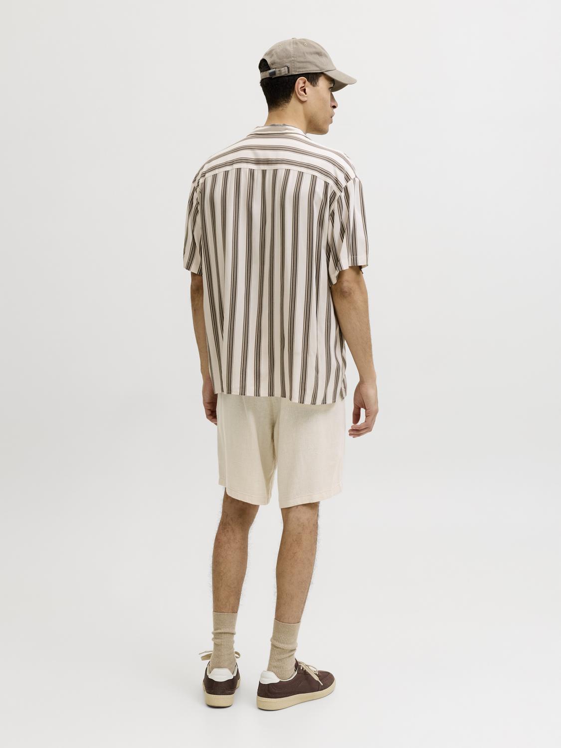 model_shot-back