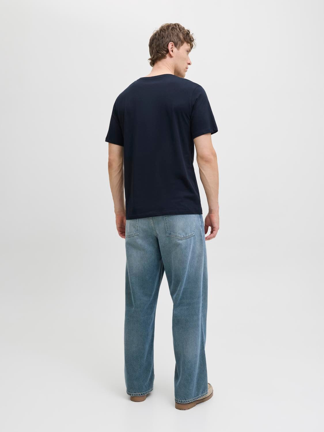 model_shot-back