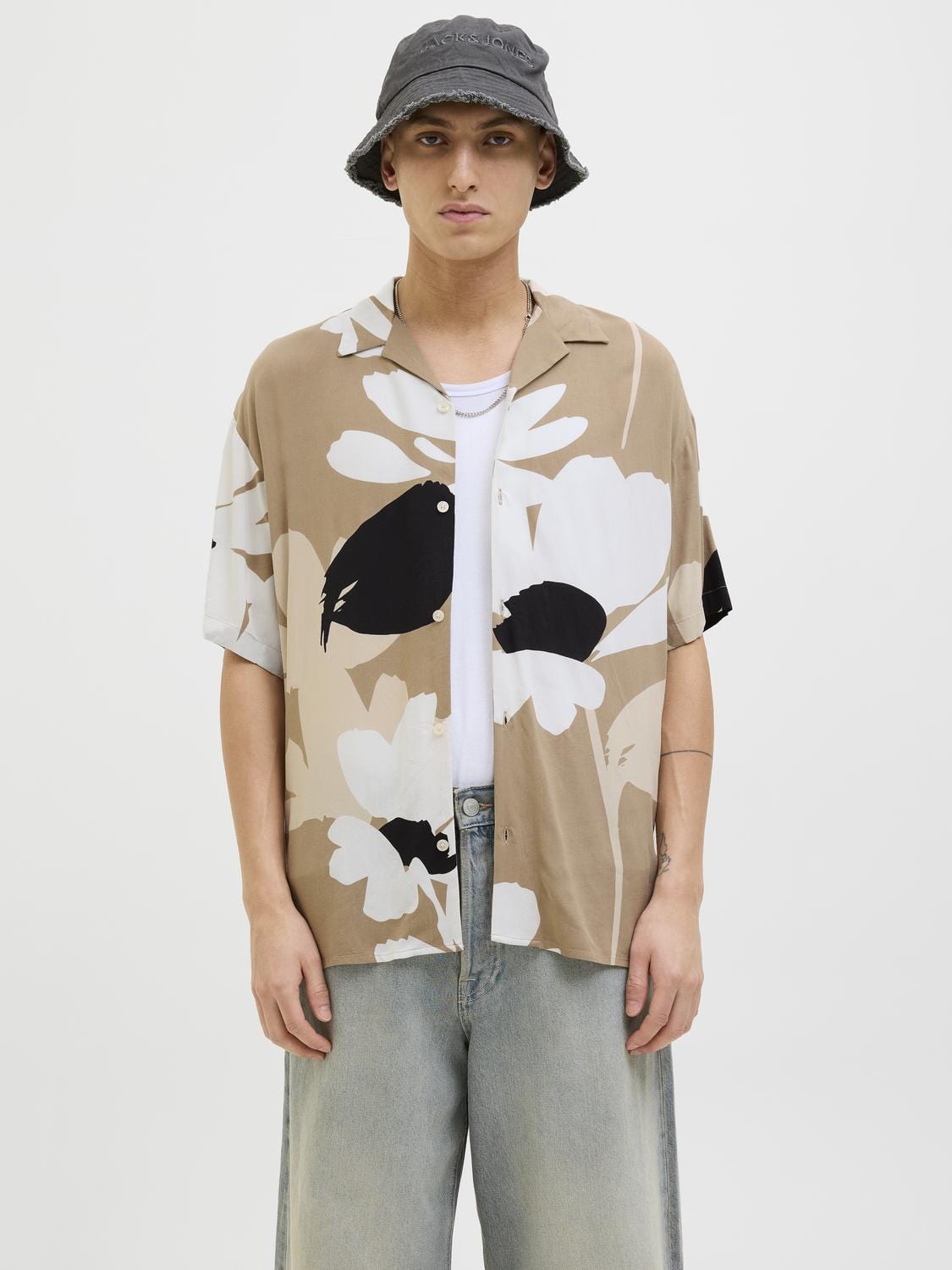 model_shot-front