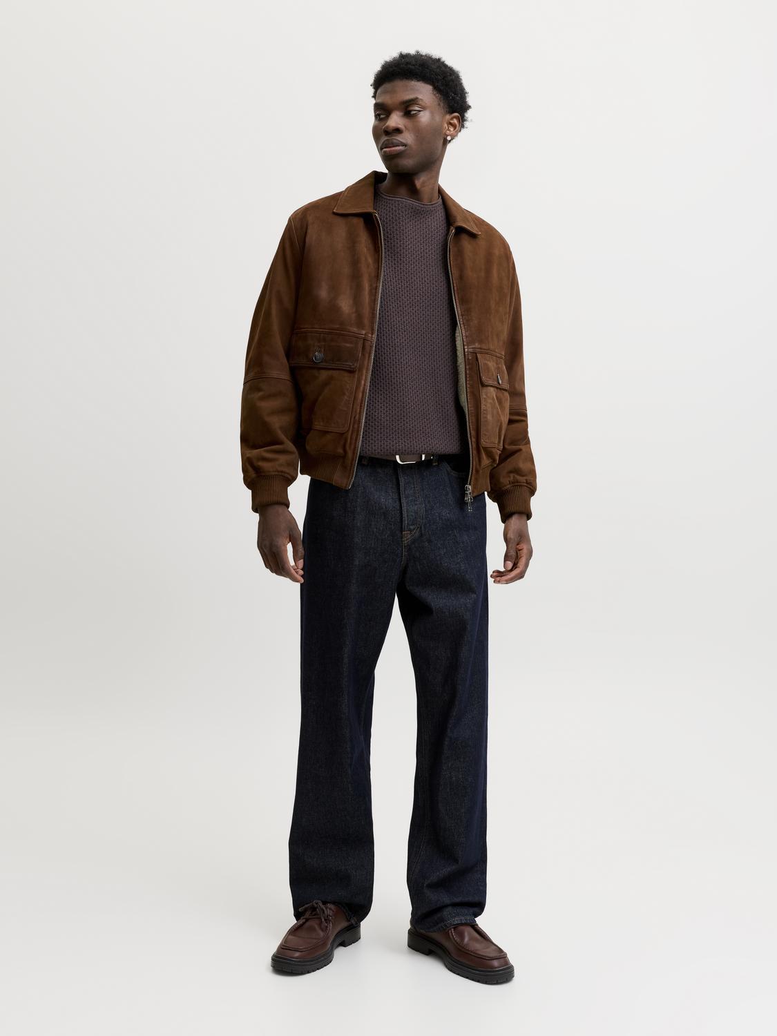 model_shot-front_full