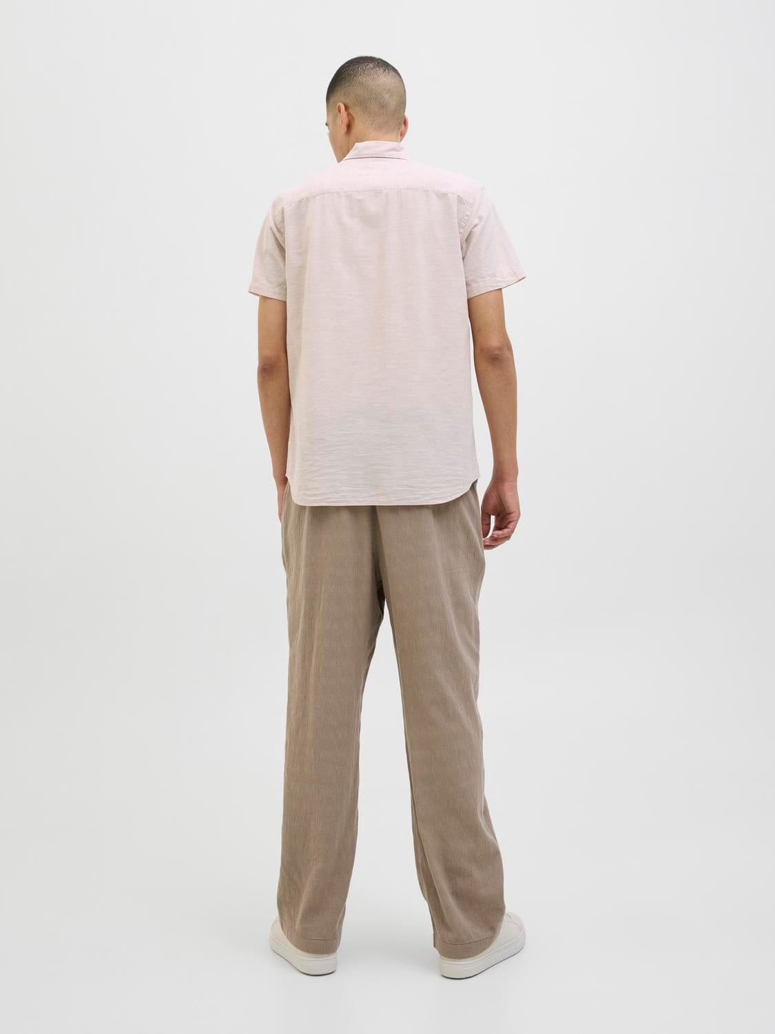 model_shot-back