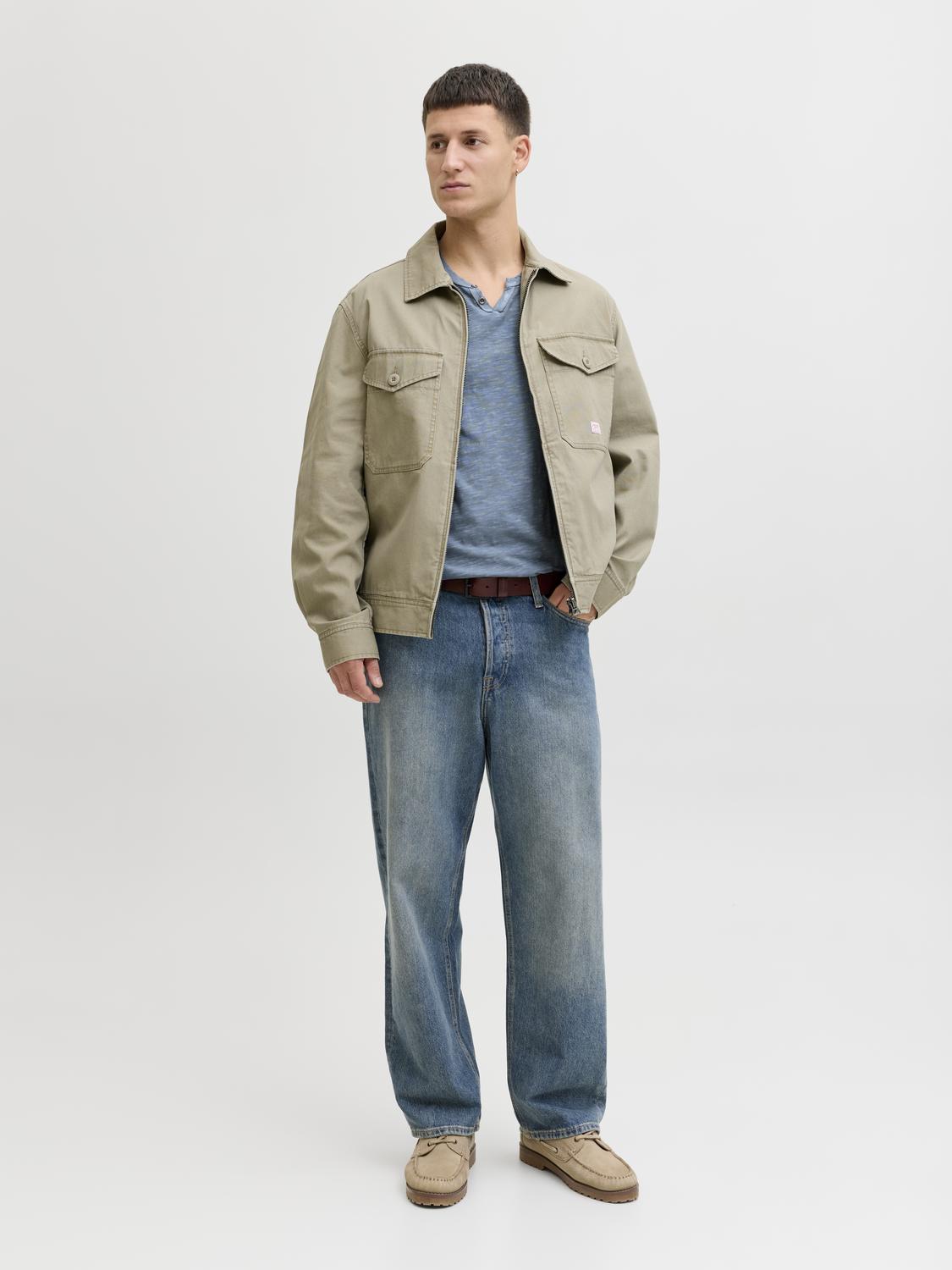 model_shot-front_full