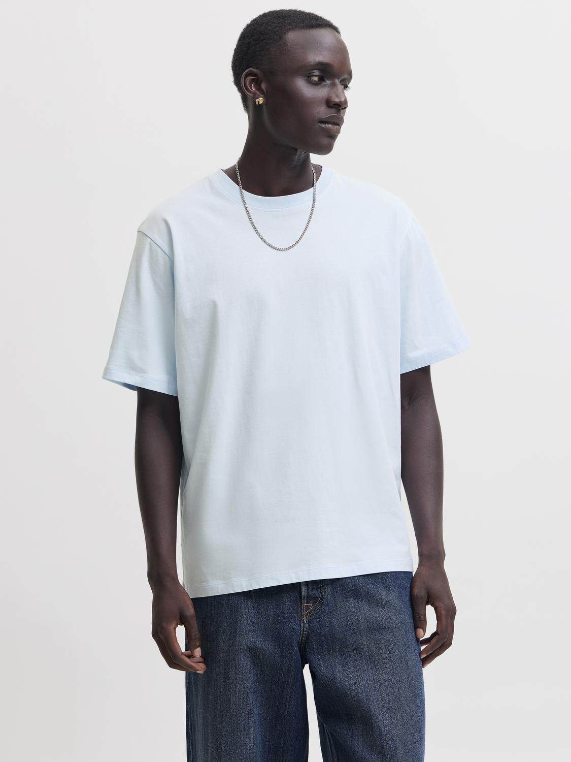 model_shot-front