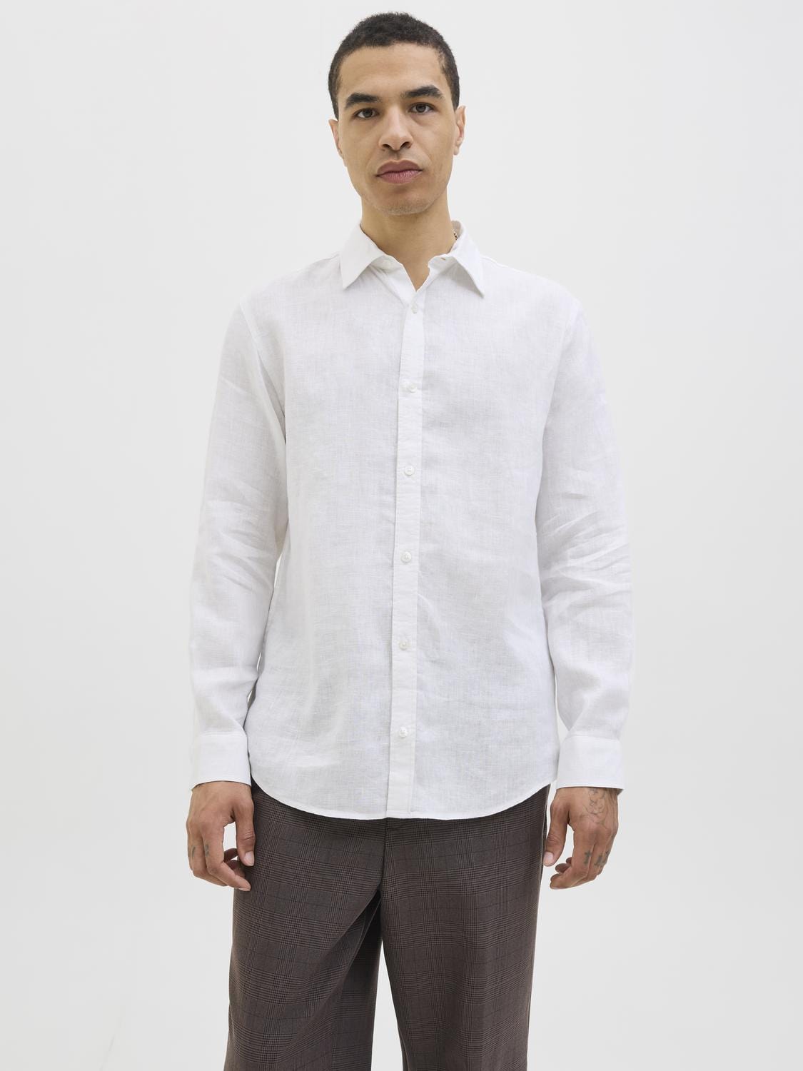 model_shot-front