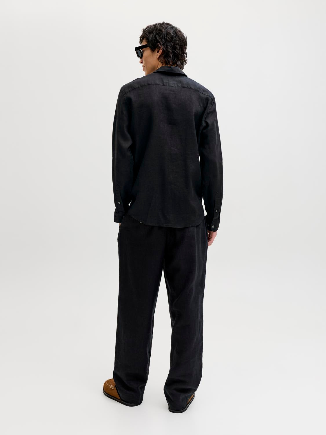 model_shot-back
