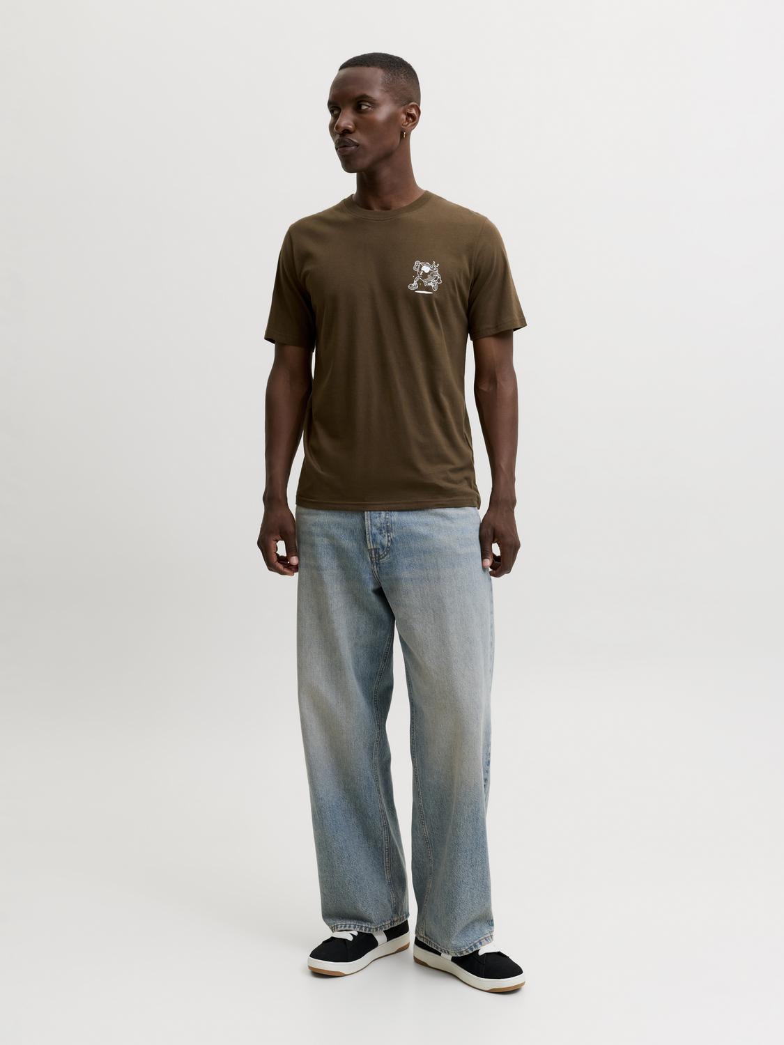 model_shot-front_full