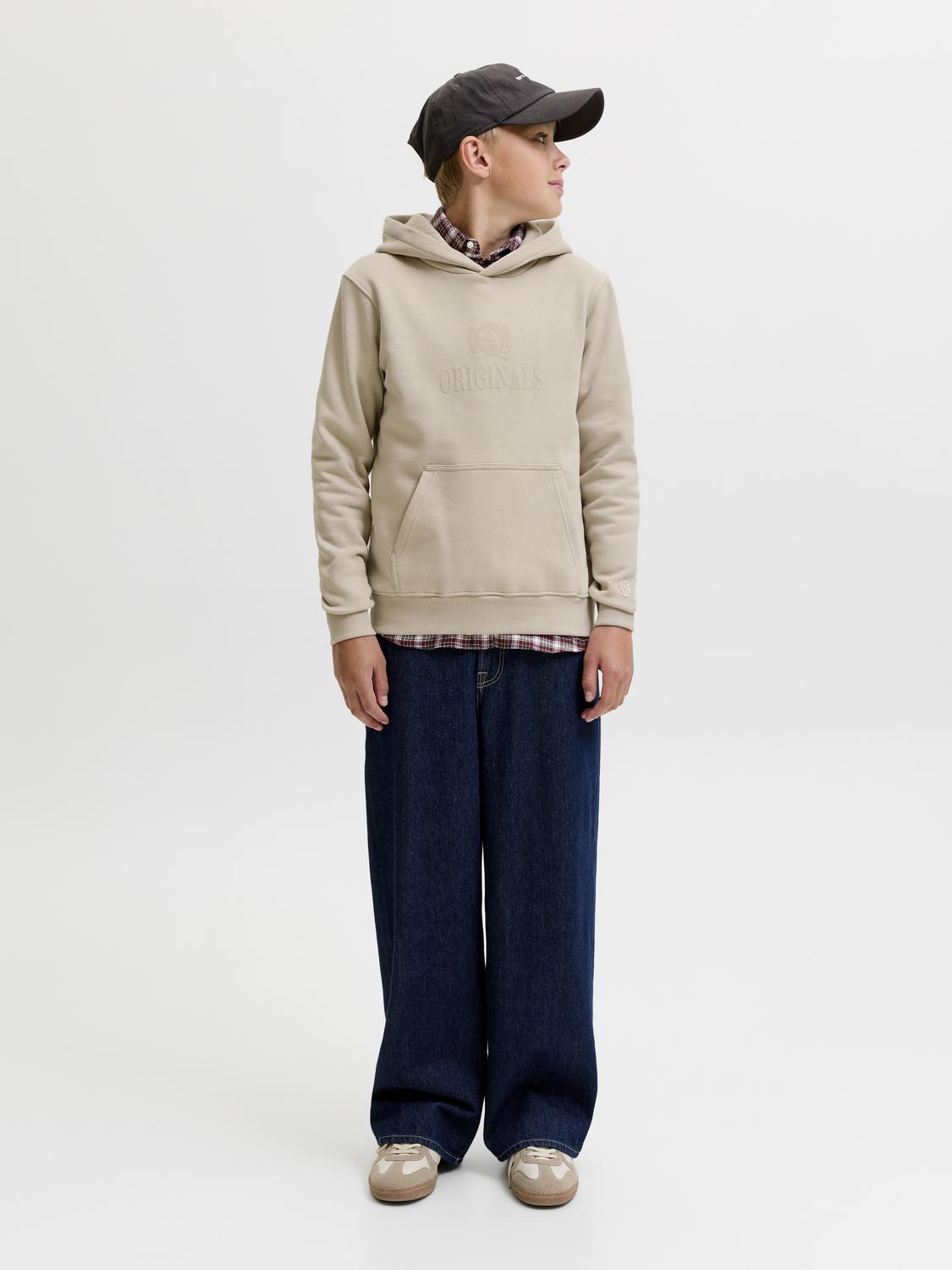 model_shot-front_full