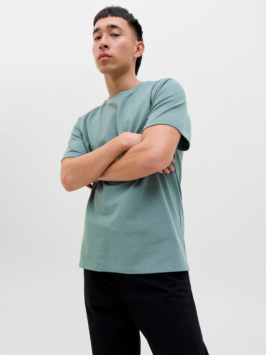 model_shot-creative