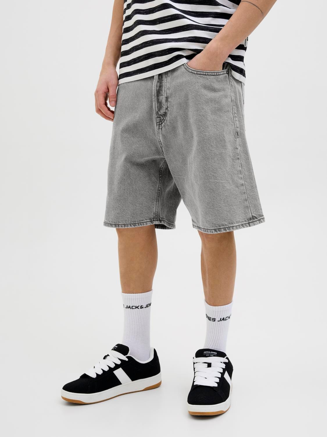 model_shot-front