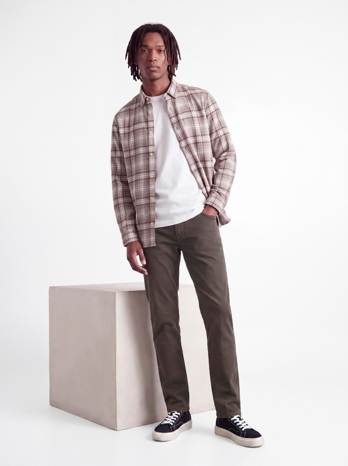 model_shot-creative