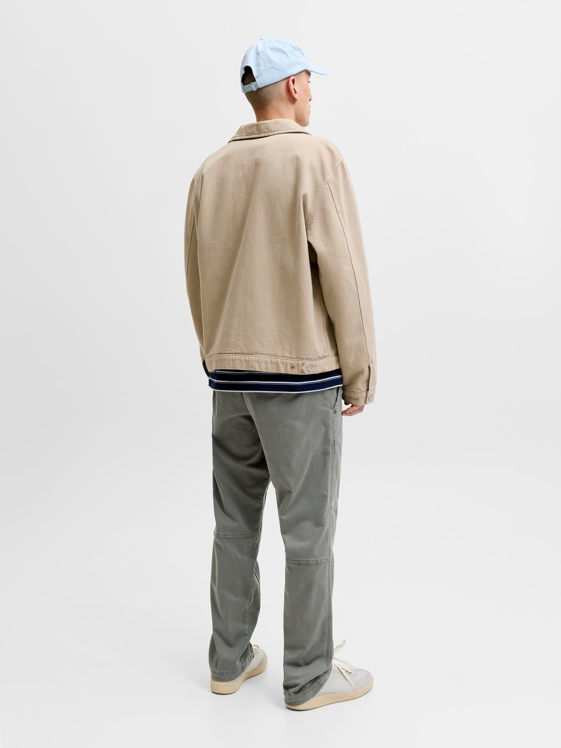 model_shot-back