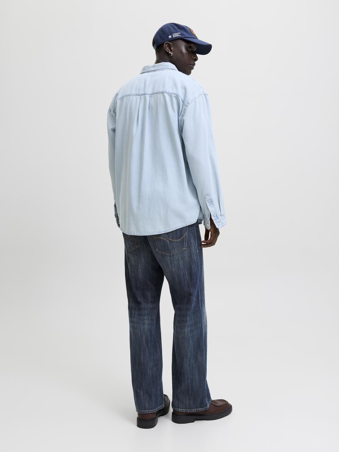 model_shot-back