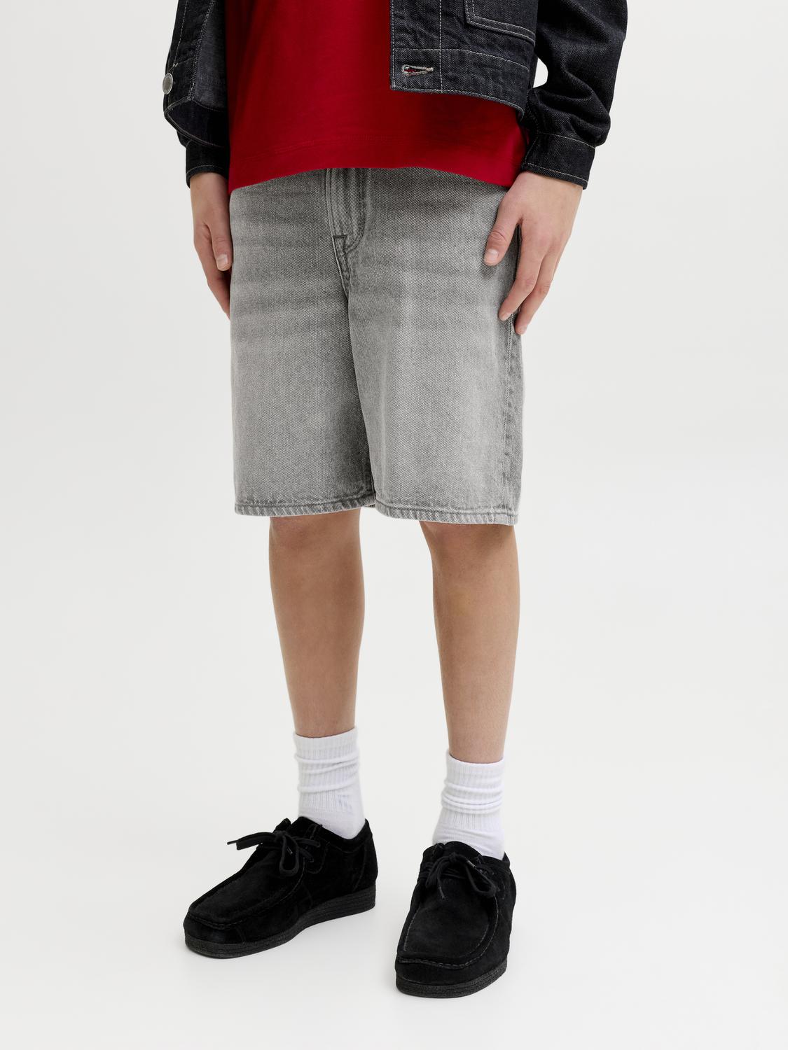 model_shot-front