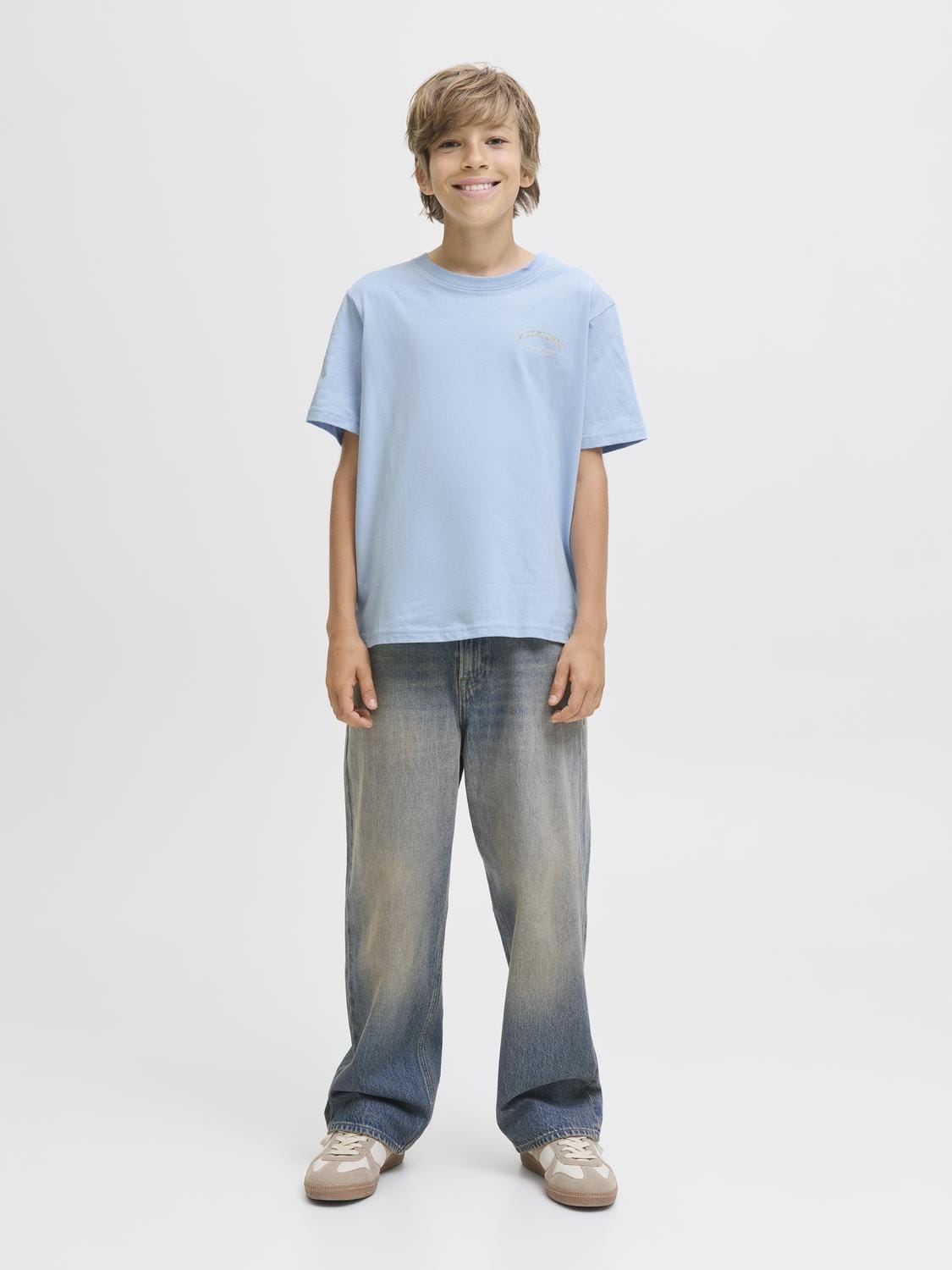 model_shot-front_full