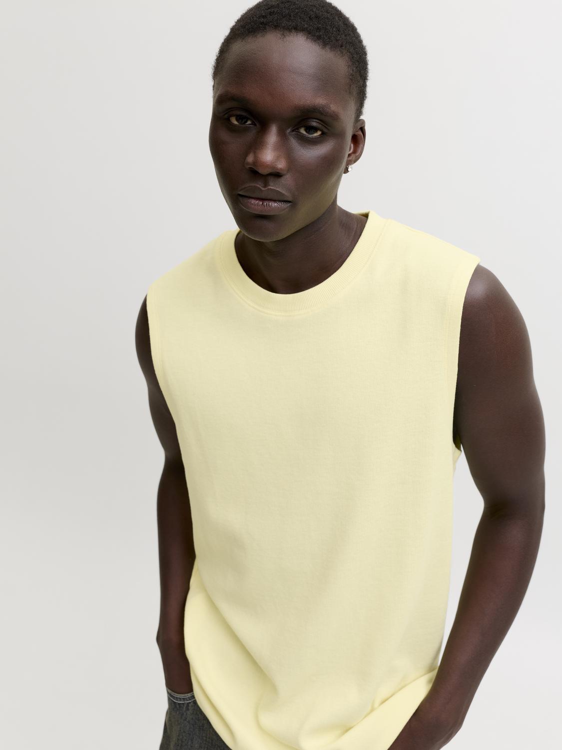 model_shot-creative