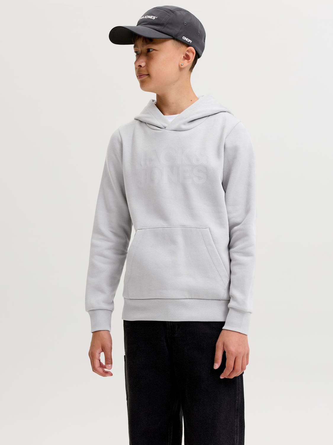 model_shot-front