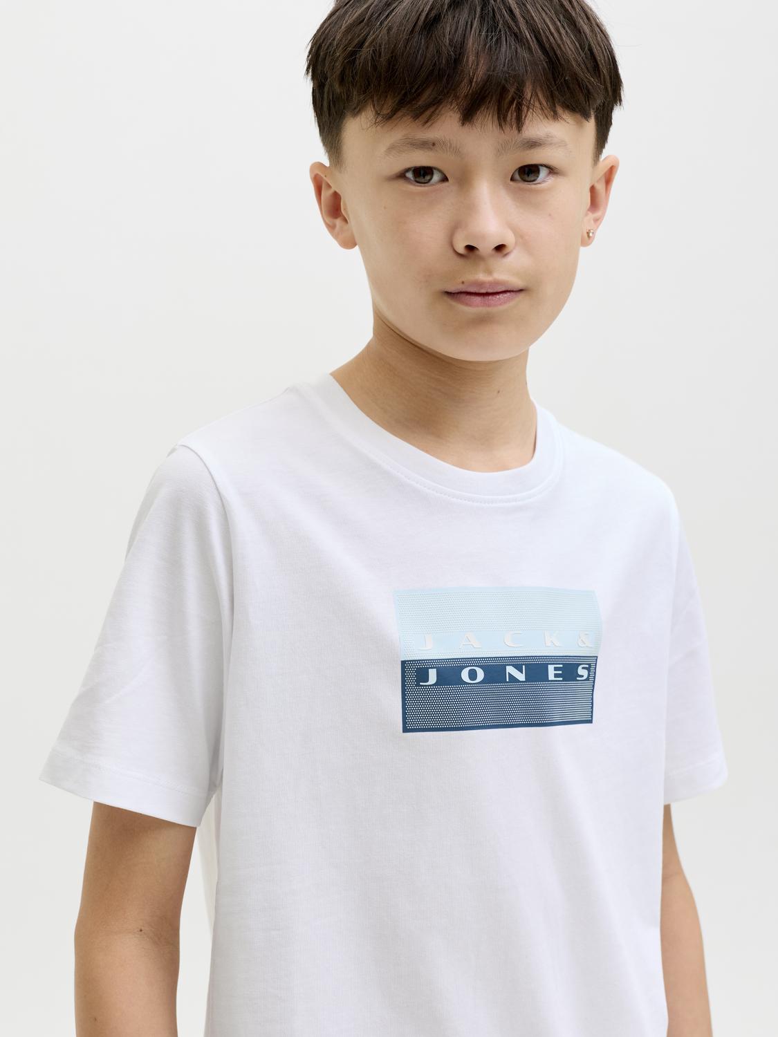 model_shot-creative
