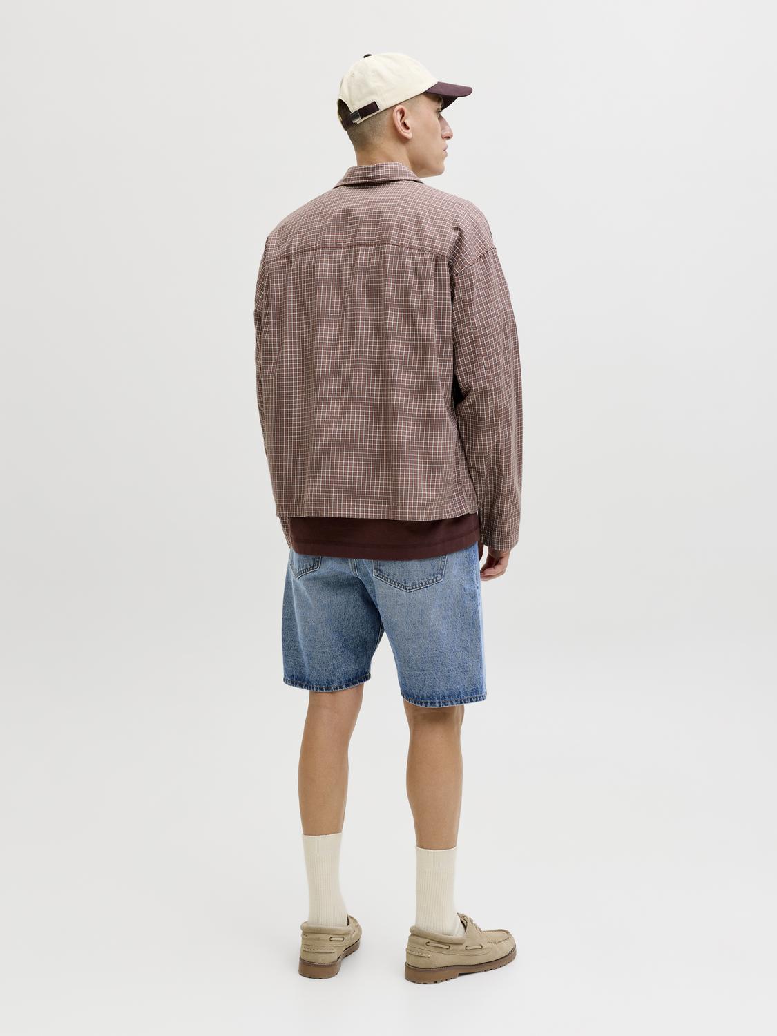model_shot-back