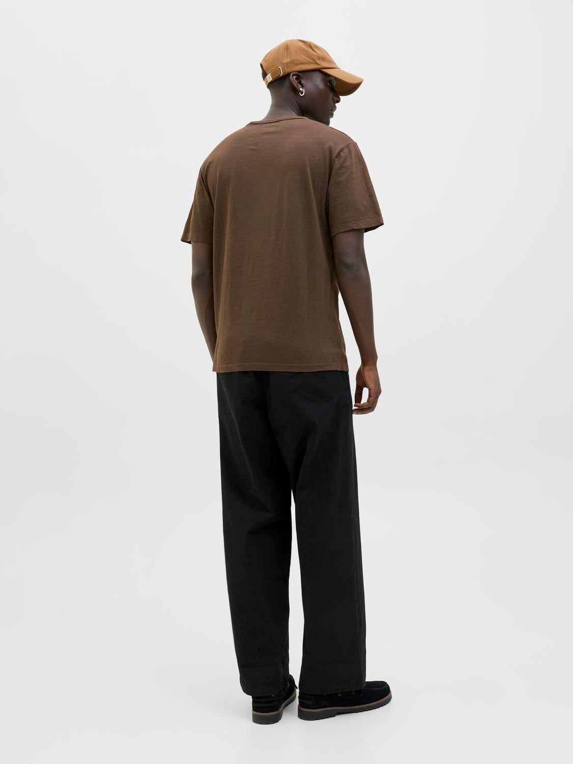 model_shot-back